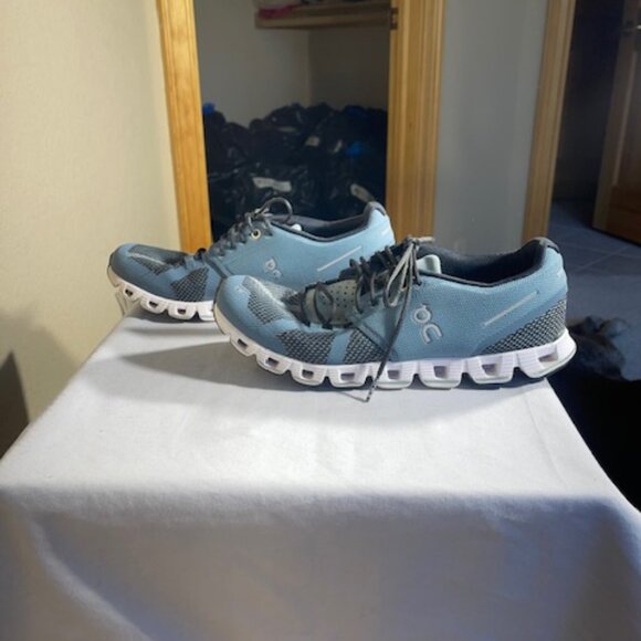 On Cloud, 9, Excellent Condition - Picture 2 of 5